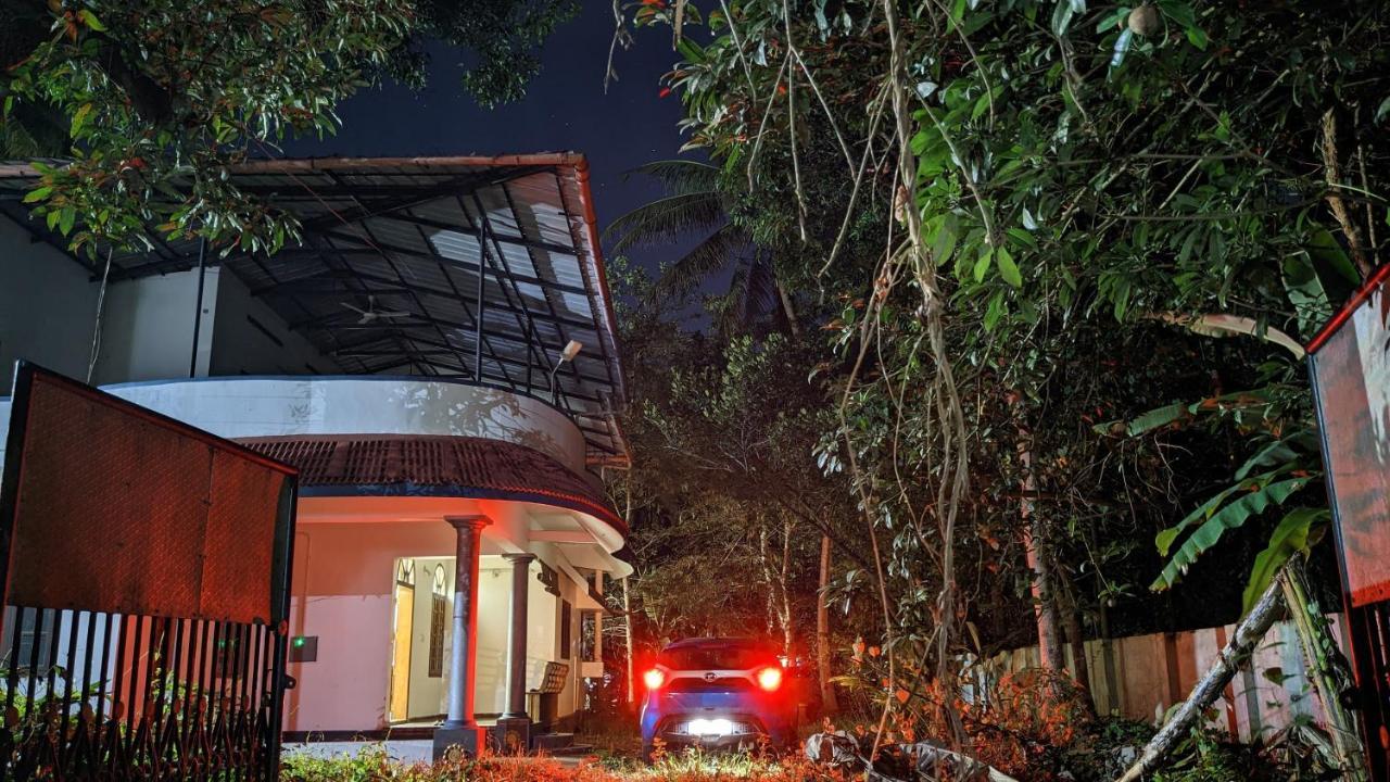 Islandstay-a Riverside Homestay *
