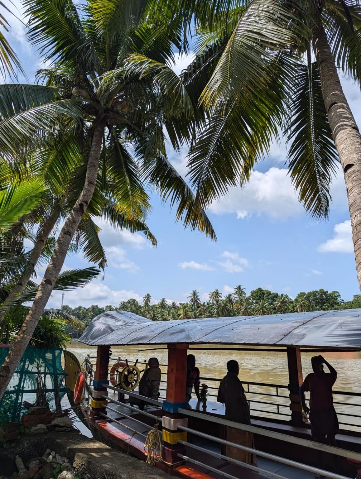 Islandstay-a Riverside Homestay